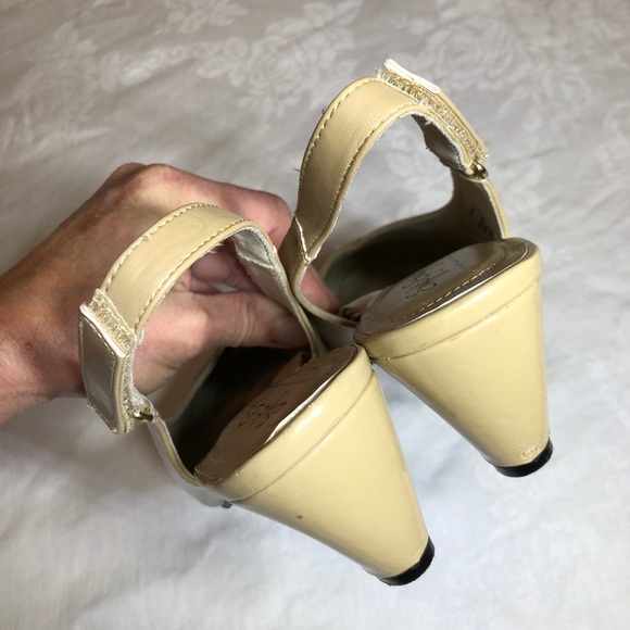 Soft Style Dagmar Tan Slingback Pump - Picture 4 of 12